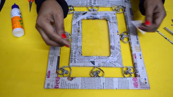 Newspaper Picture Frame