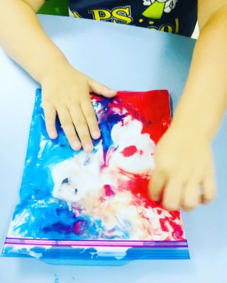 Place shaving cream in a resealable bag