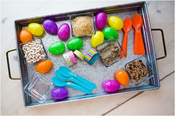 Steps to Make Maracas with Plastic Eggs