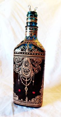 Elaborate Henna-Inspired Art